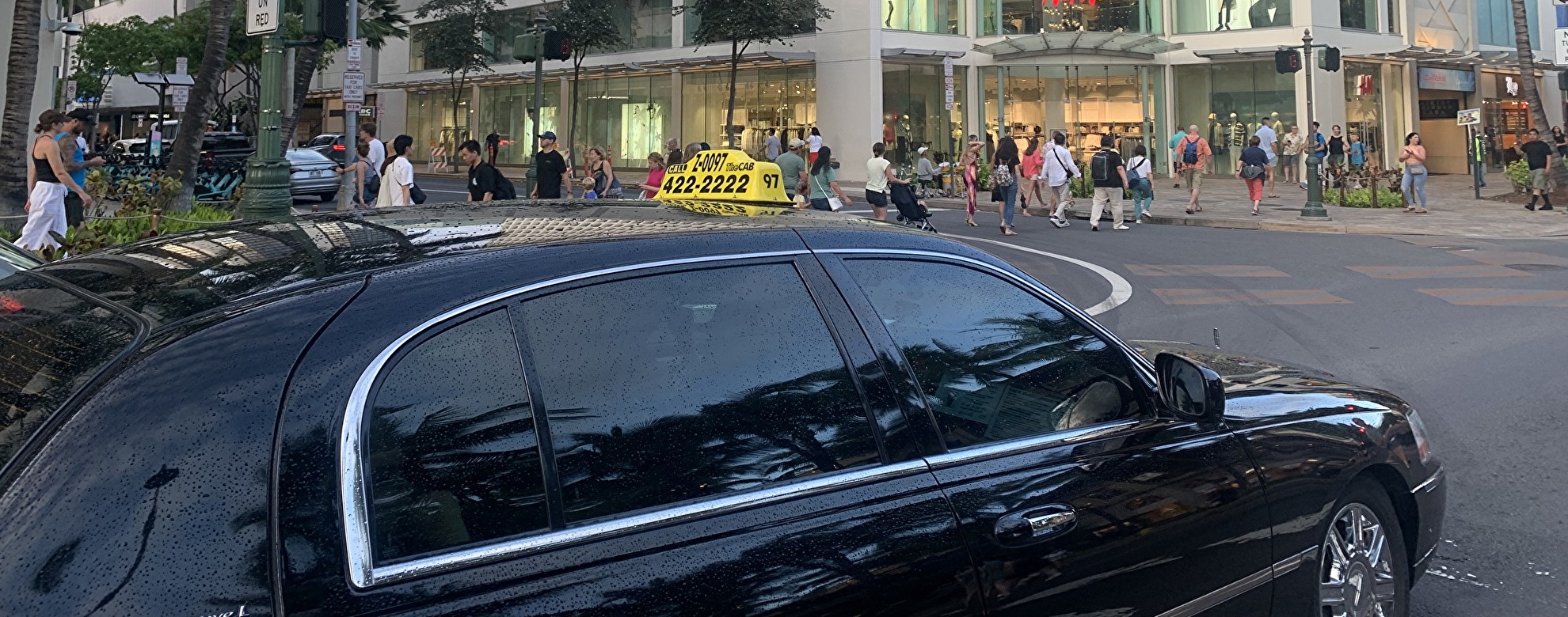 ハワイでタクシーを利用する際の手順と料金目安について